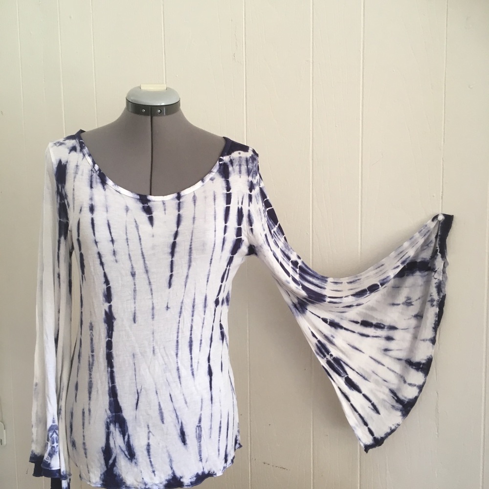 Freeloader tie dye white/ blue top size S.